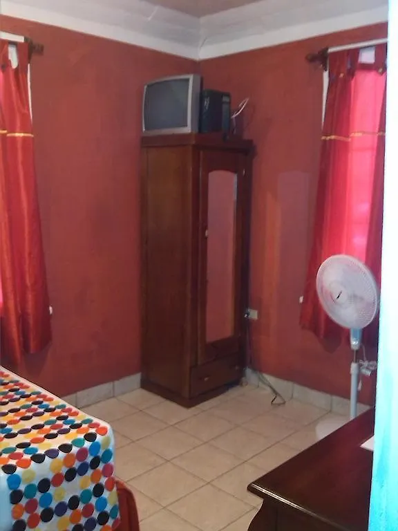 Treasure'S Comfort Inn Claremont 2*,  Jamajka