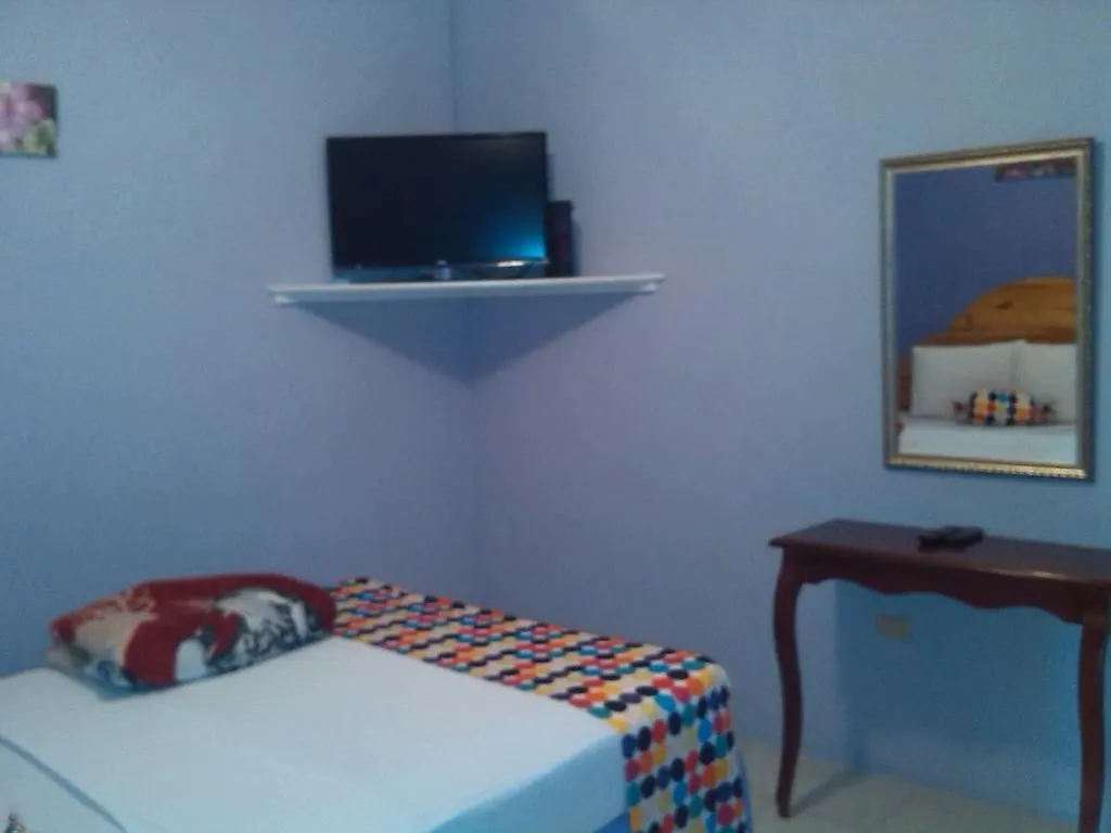 Treasure'S Comfort Inn Claremont 招待所