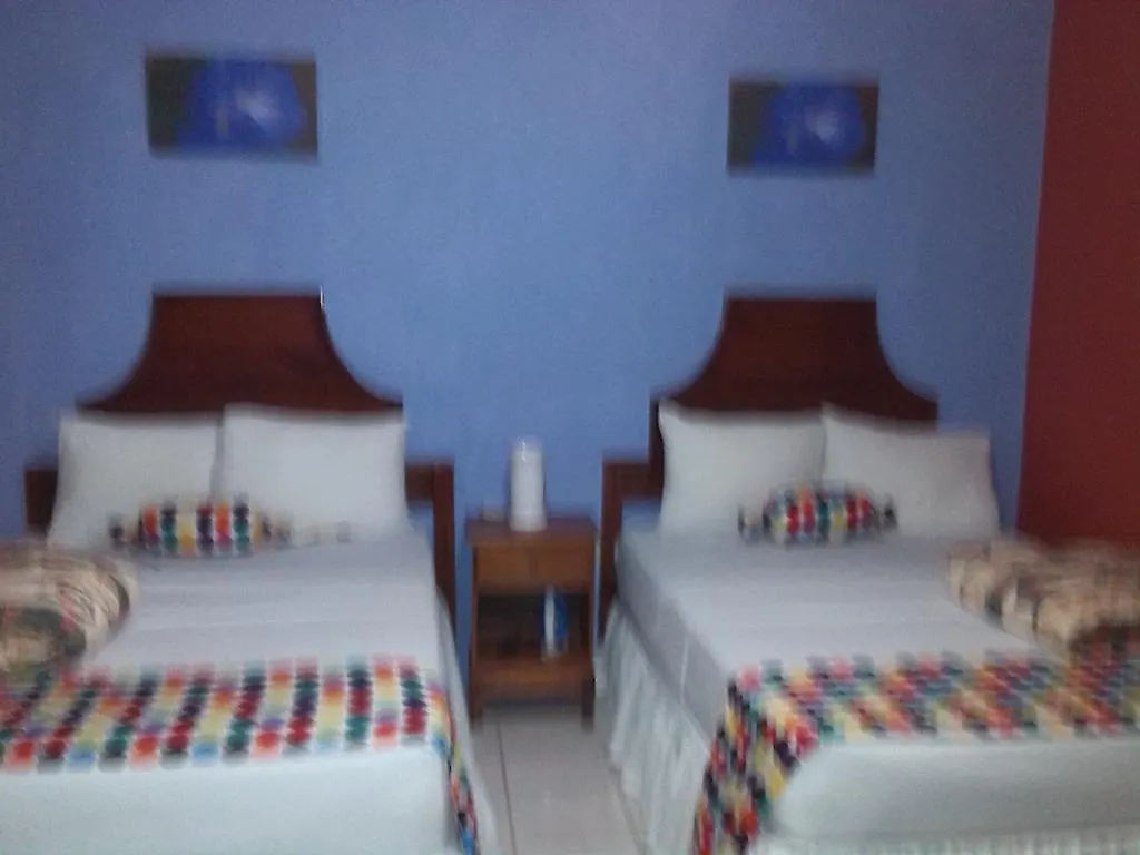 Treasure'S Comfort Inn Claremont 招待所