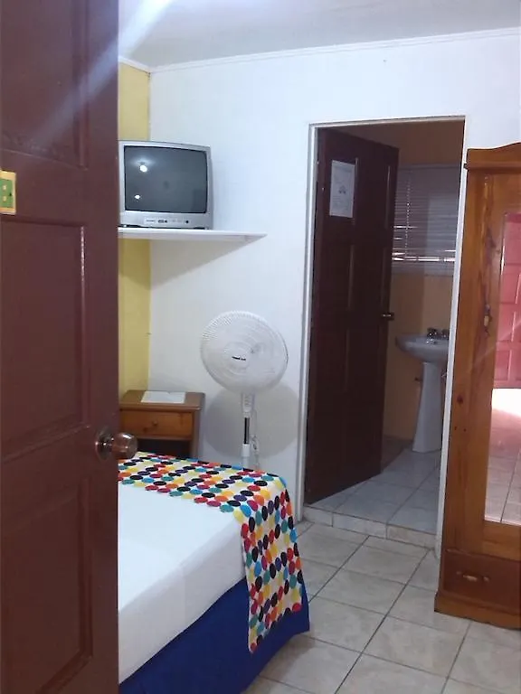 ** 招待所 Treasure'S Comfort Inn Claremont 牙买加